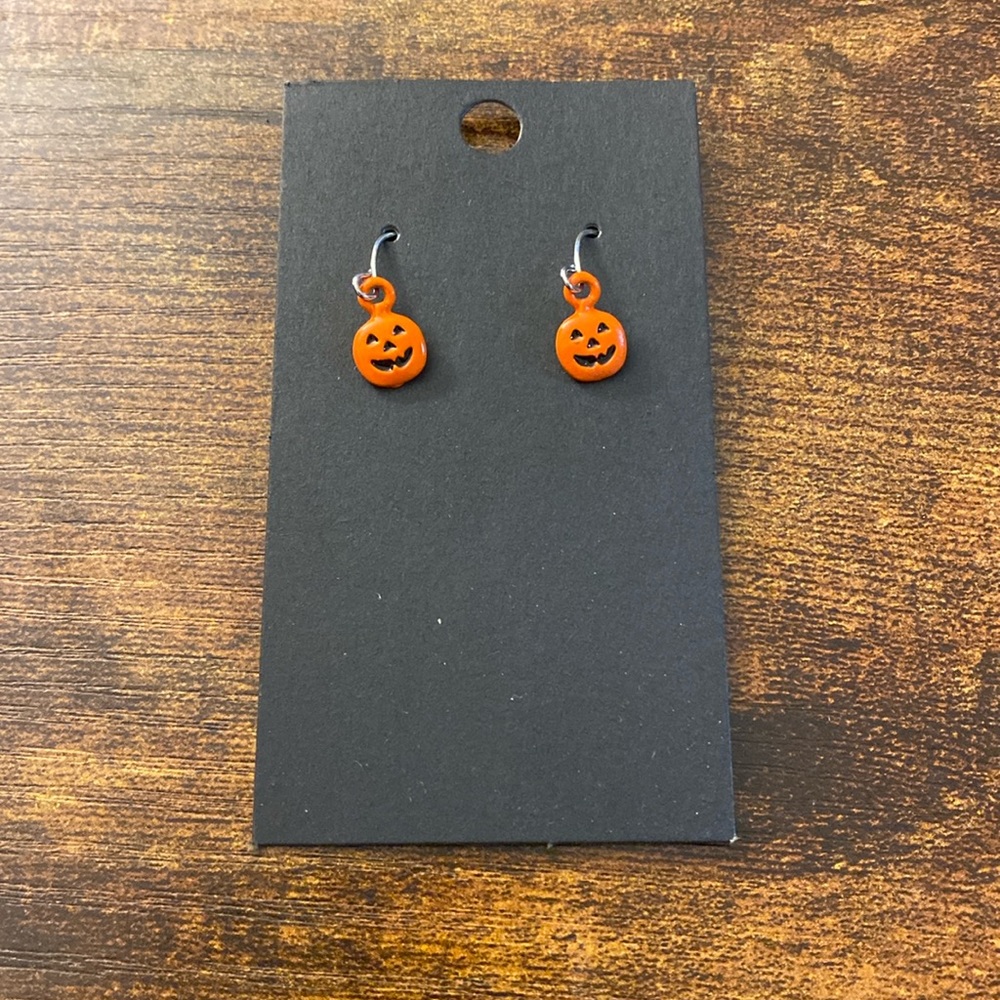 Jack-o’-lantern dangle earrings